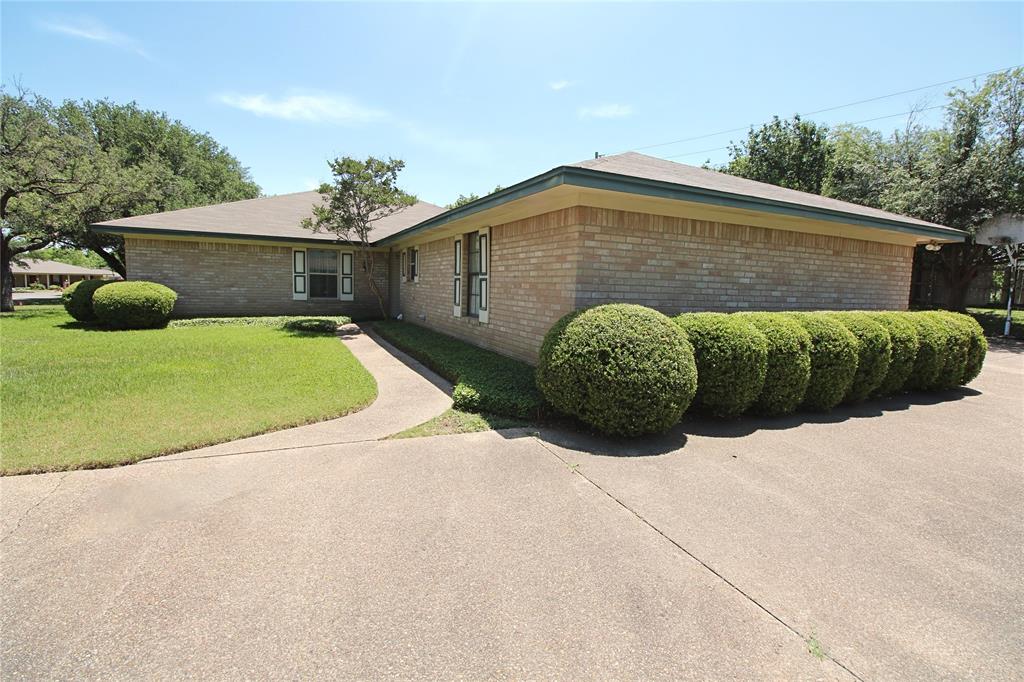 612 Regina Drive, Hewitt, Texas image 1