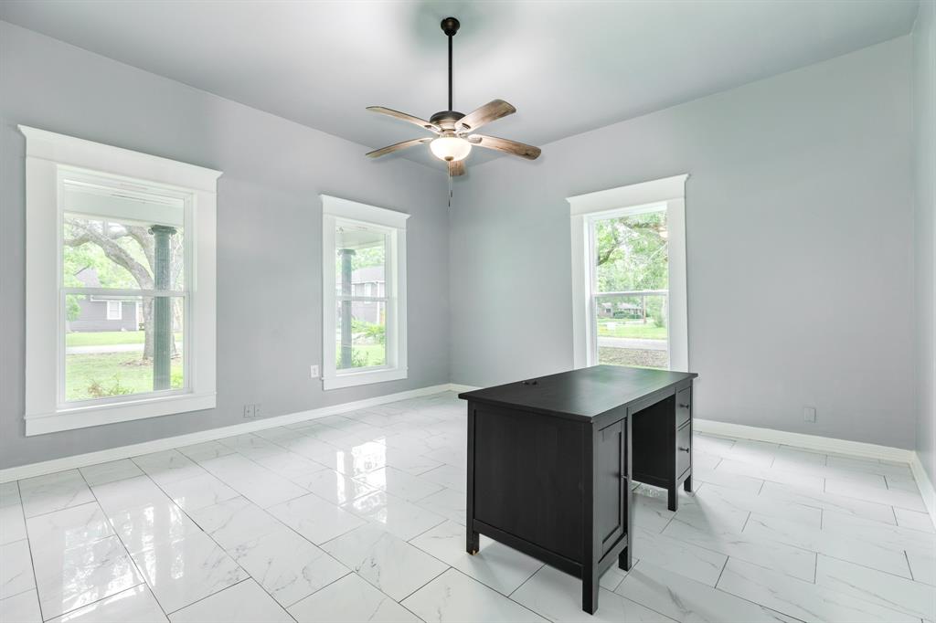 336 N Rockisland Street, Angleton, Texas image 15