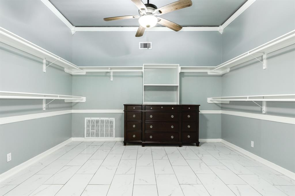 336 N Rockisland Street, Angleton, Texas image 18