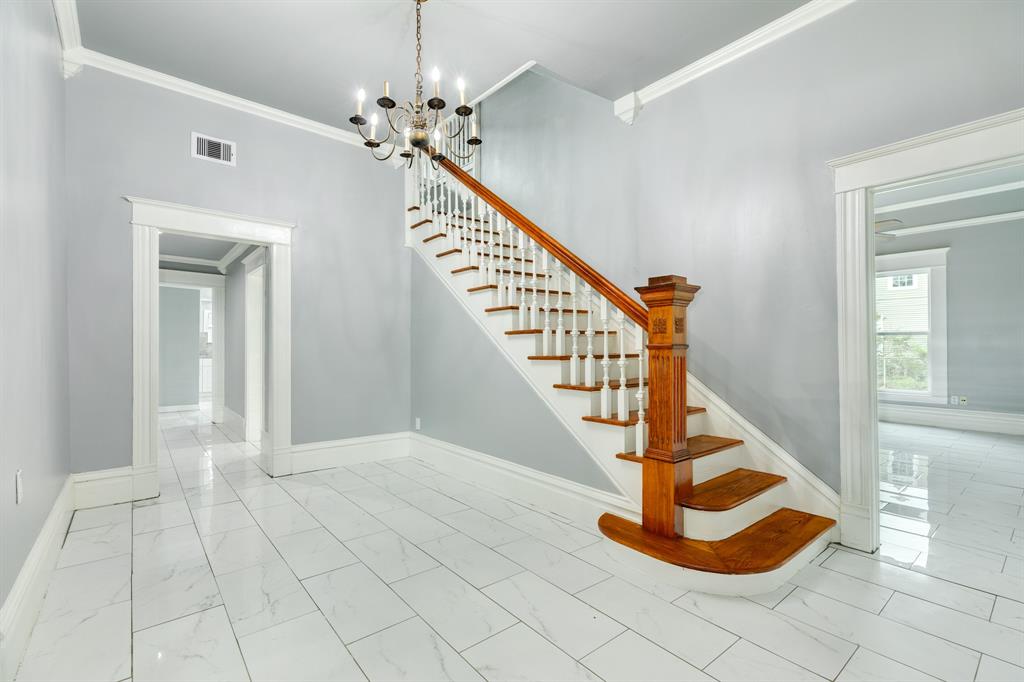 336 N Rockisland Street, Angleton, Texas image 11