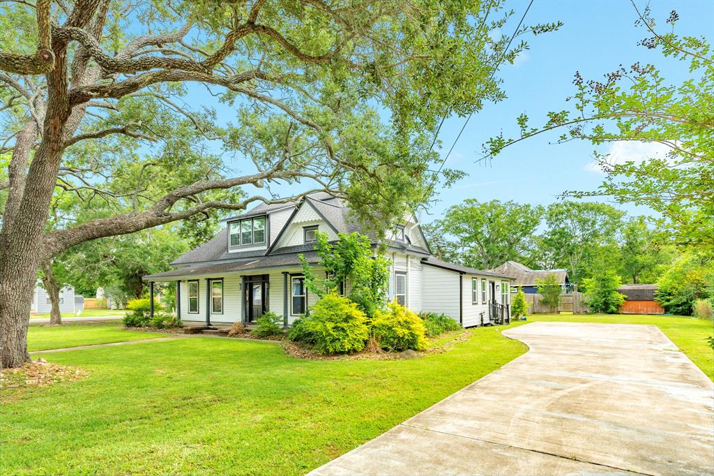 336 N Rockisland Street, Angleton, Texas image 7