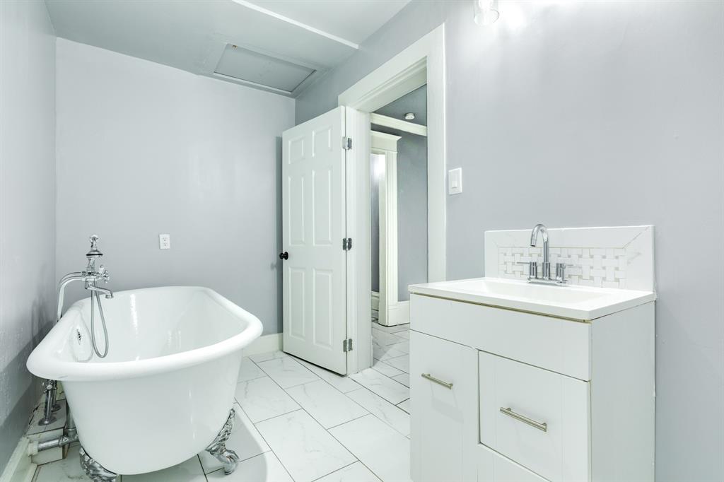 336 N Rockisland Street, Angleton, Texas image 23
