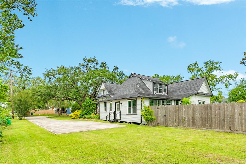 336 N Rockisland Street, Angleton, Texas image 8