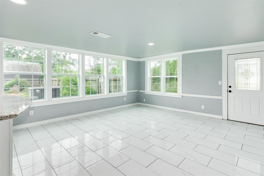 336 N Rockisland Street, Angleton, Texas image 3
