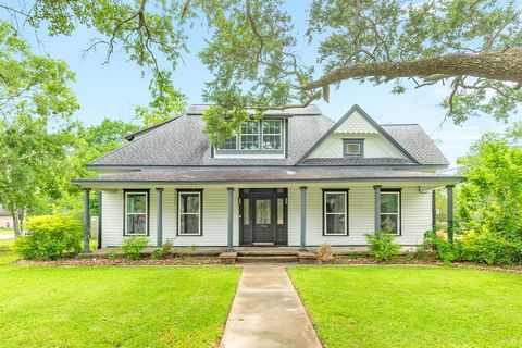 Photo of 336 N Rockisland Street, Angleton, TX 77515 (MLS # 89609662)