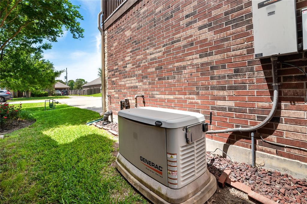 22214 Pine Tree Drive, Tomball, Texas image 39