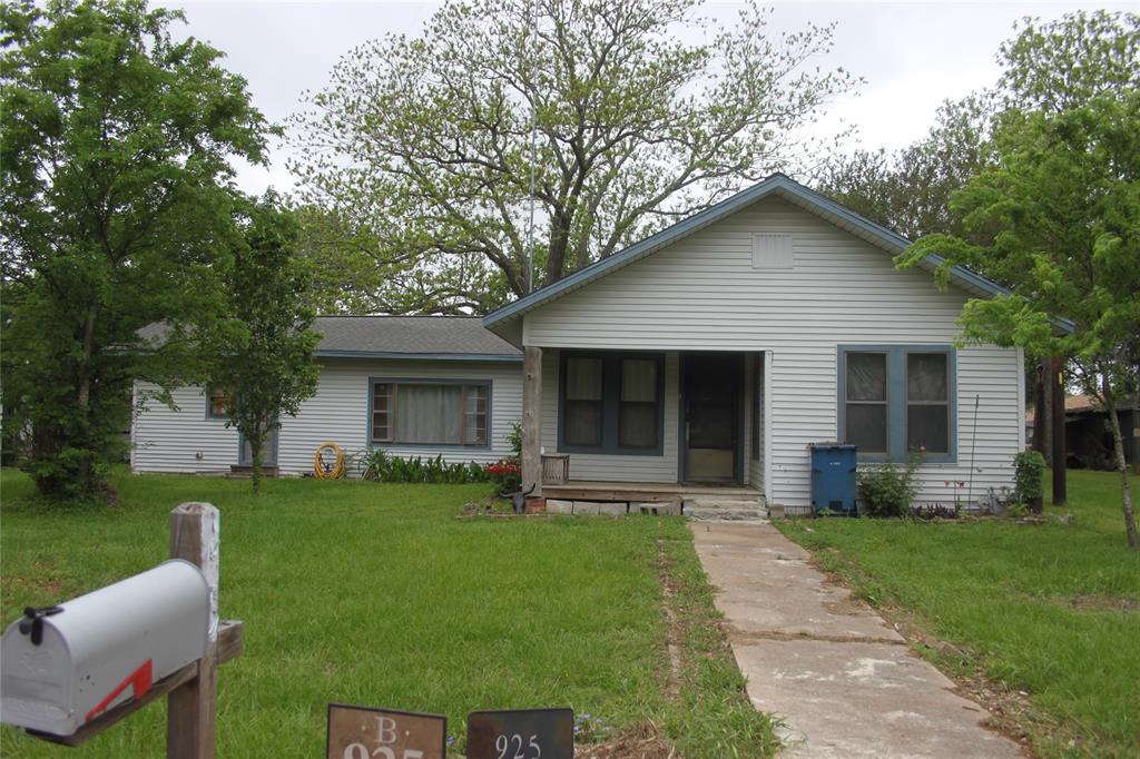925 7th Street, Hempstead, Texas image 1