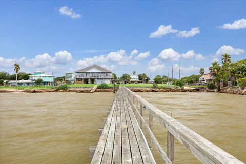 A home in San Leon