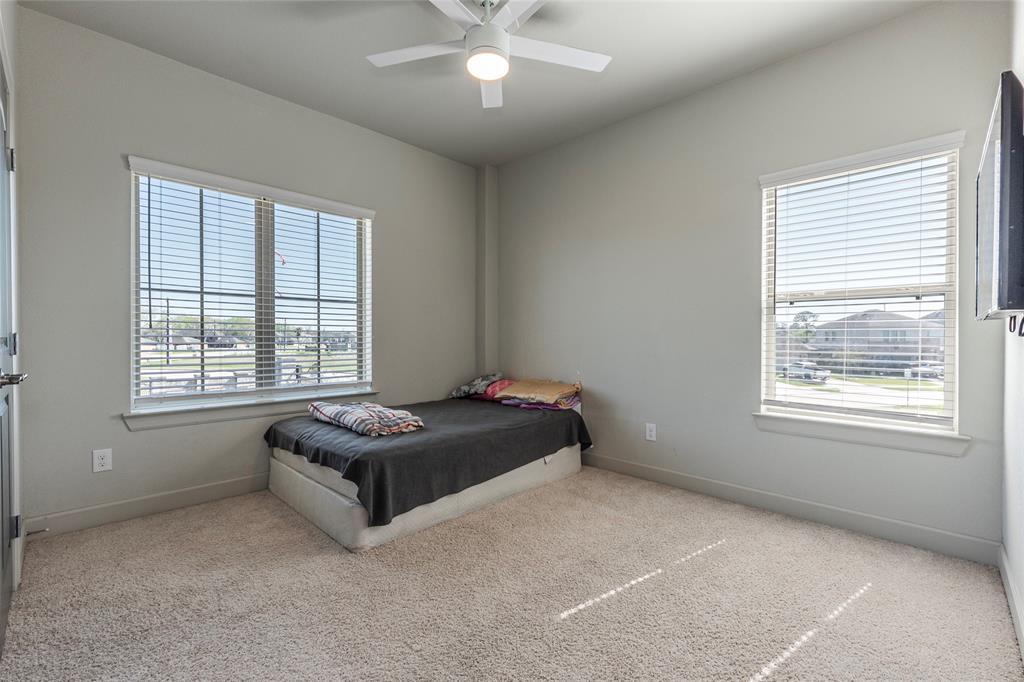 5322 W Bayou Maison Circle, Dickinson, Texas image 31