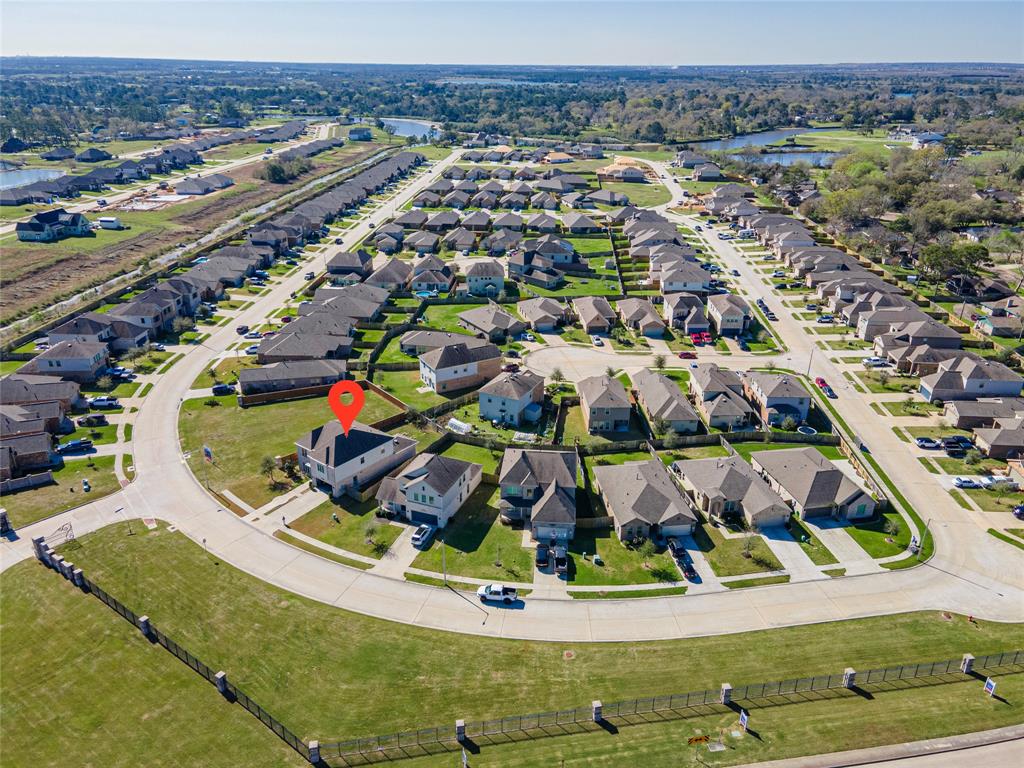 5322 W Bayou Maison Circle, Dickinson, Texas image 7