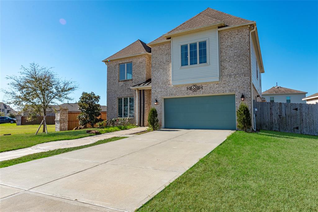 5322 W Bayou Maison Circle, Dickinson, Texas image 1