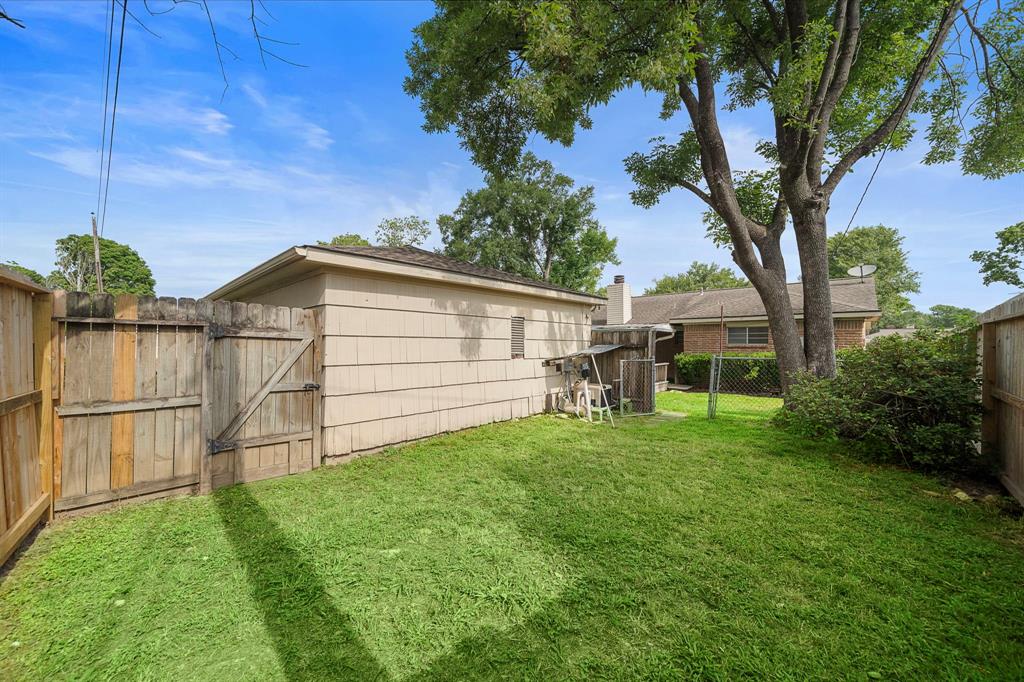 6135 Spruce Forest Drive, Houston, Texas image 35