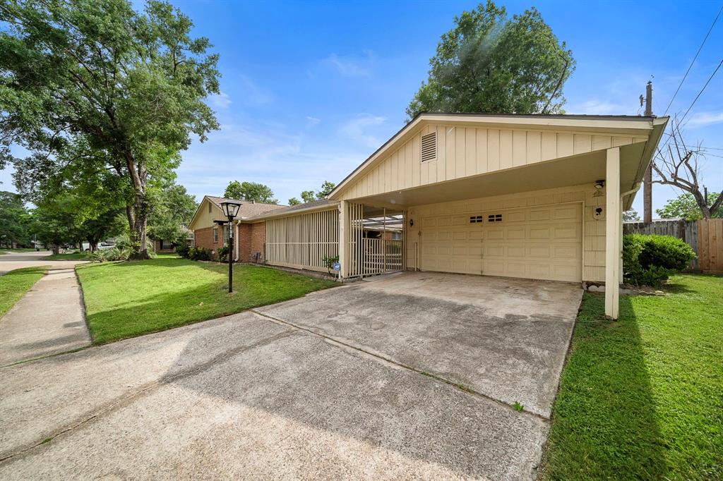 6135 Spruce Forest Drive, Houston, Texas image 2
