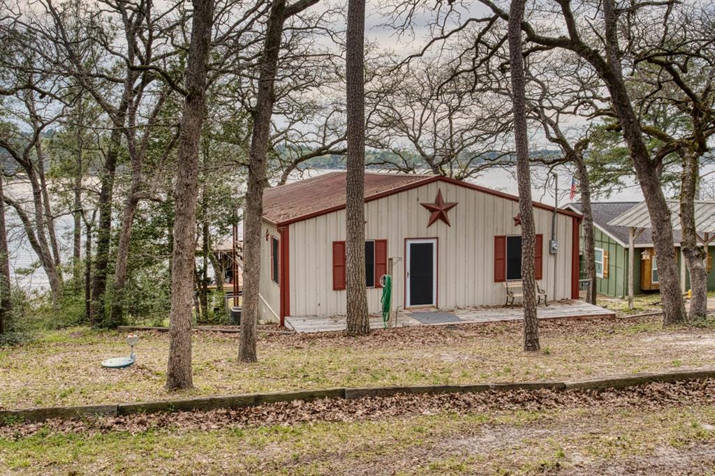 402 Dogwood Lane, Crockett, Texas image 3