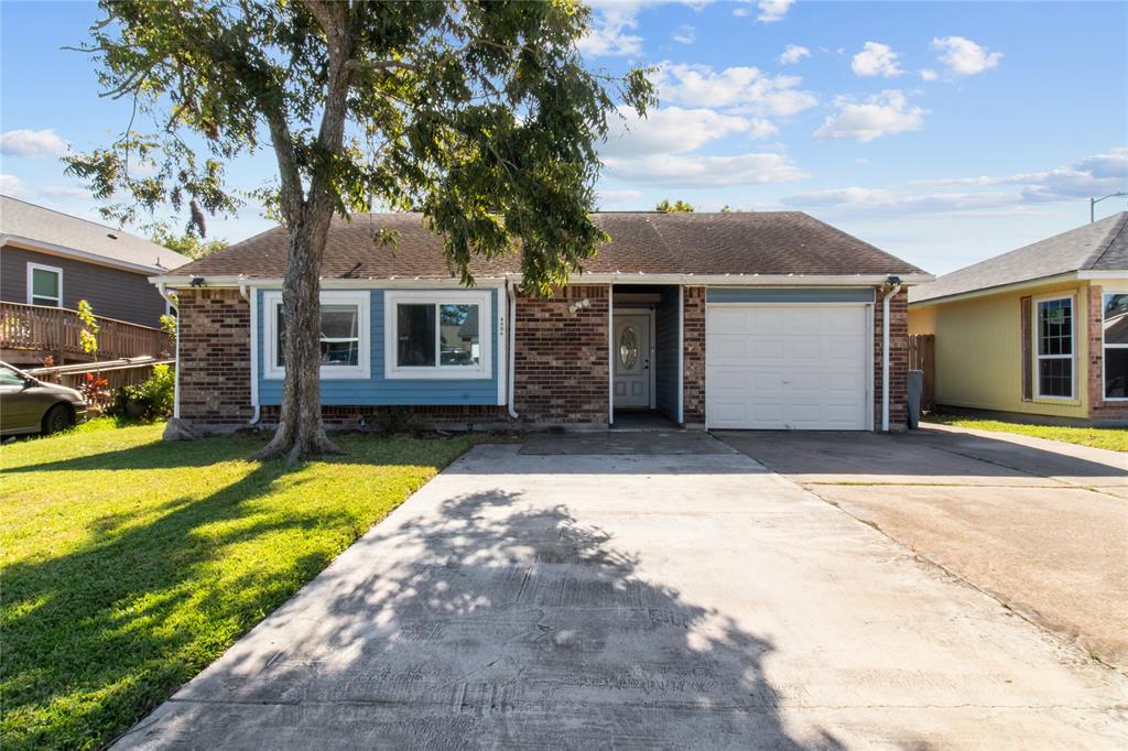 4806 Moody Reef Drive, Bacliff, Texas image 1