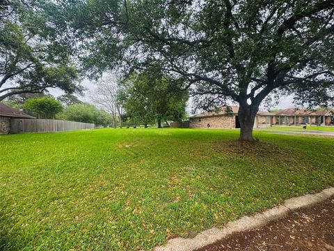 Photo of 113 Belmont Avenue, Hitchcock, TX 77563 (MLS # 40560135)
