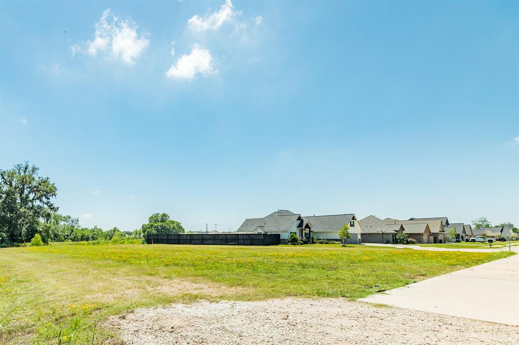 119 Creekside Lane, Lake Jackson, Texas image 9