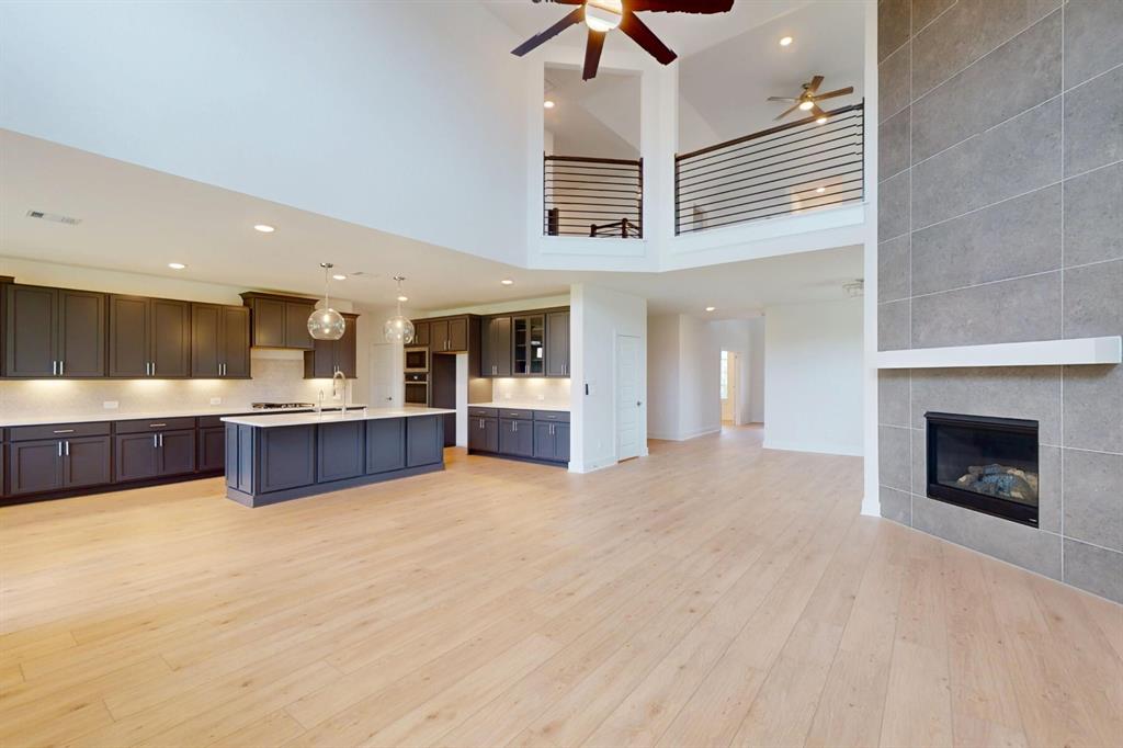 21915 Hibiscus Hedge Trail