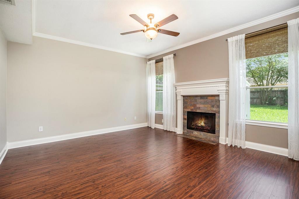 311 Vantage Pointe Circle, League City, Texas image 7