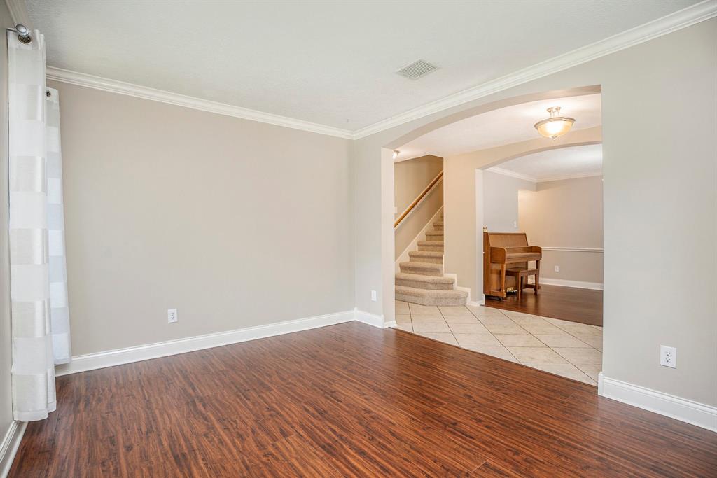 311 Vantage Pointe Circle, League City, Texas image 4