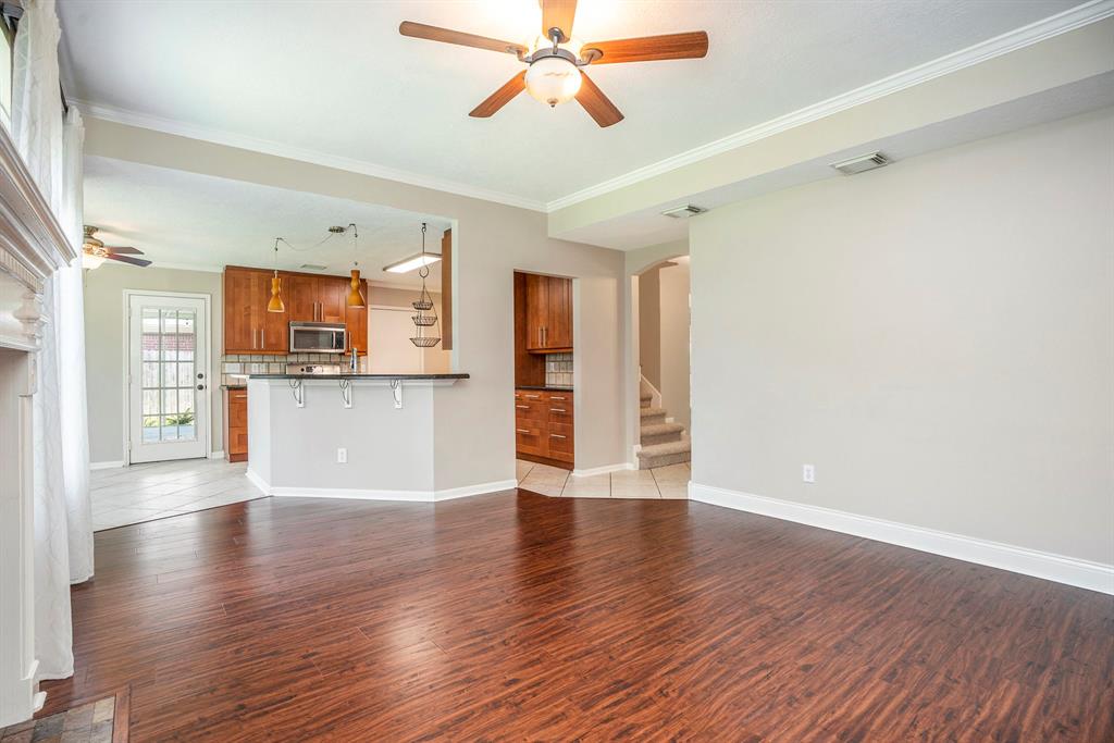 311 Vantage Pointe Circle, League City, Texas image 9