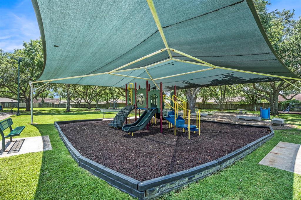 311 Vantage Pointe Circle, League City, Texas image 30
