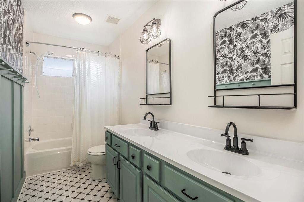 311 Vantage Pointe Circle, League City, Texas image 23