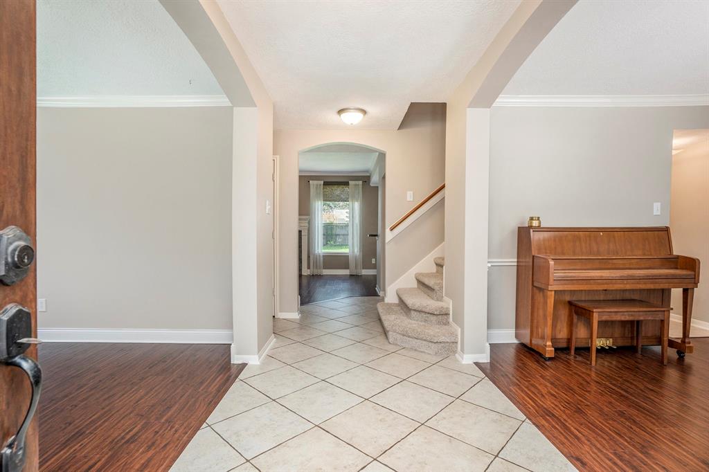 311 Vantage Pointe Circle, League City, Texas image 3