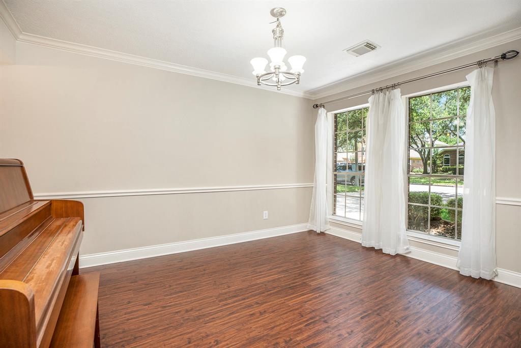 311 Vantage Pointe Circle, League City, Texas image 5