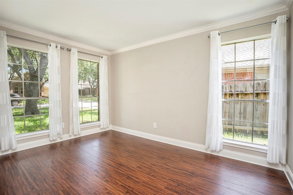 311 Vantage Pointe Circle, League City, Texas image 8