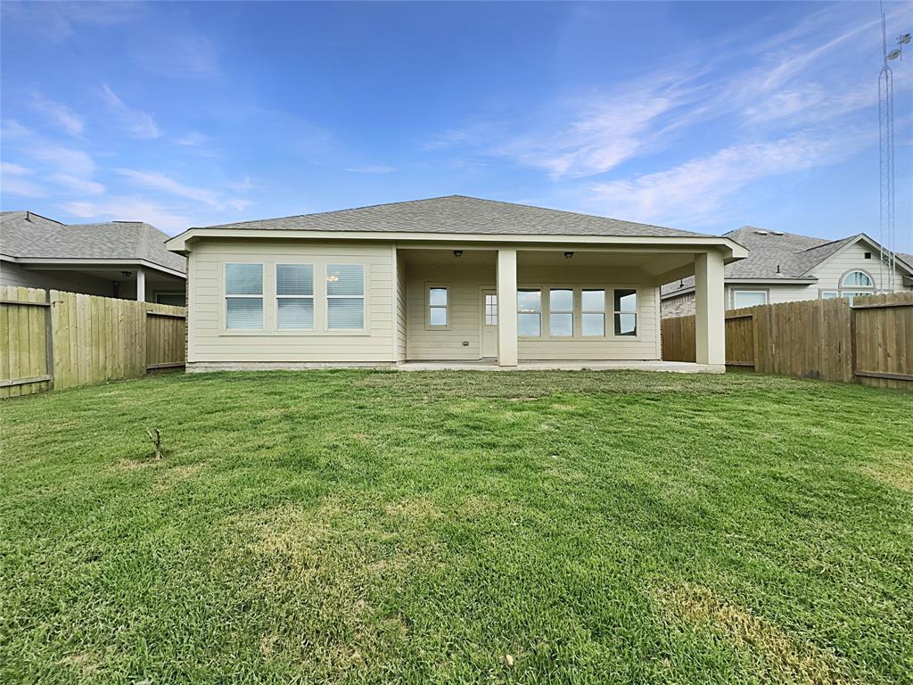 4227 E Bayou Maison Circle, Dickinson, Texas image 17