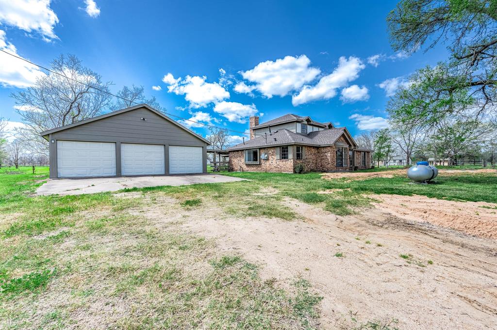 3607 Peach Creek Drive, Wharton, Texas image 3