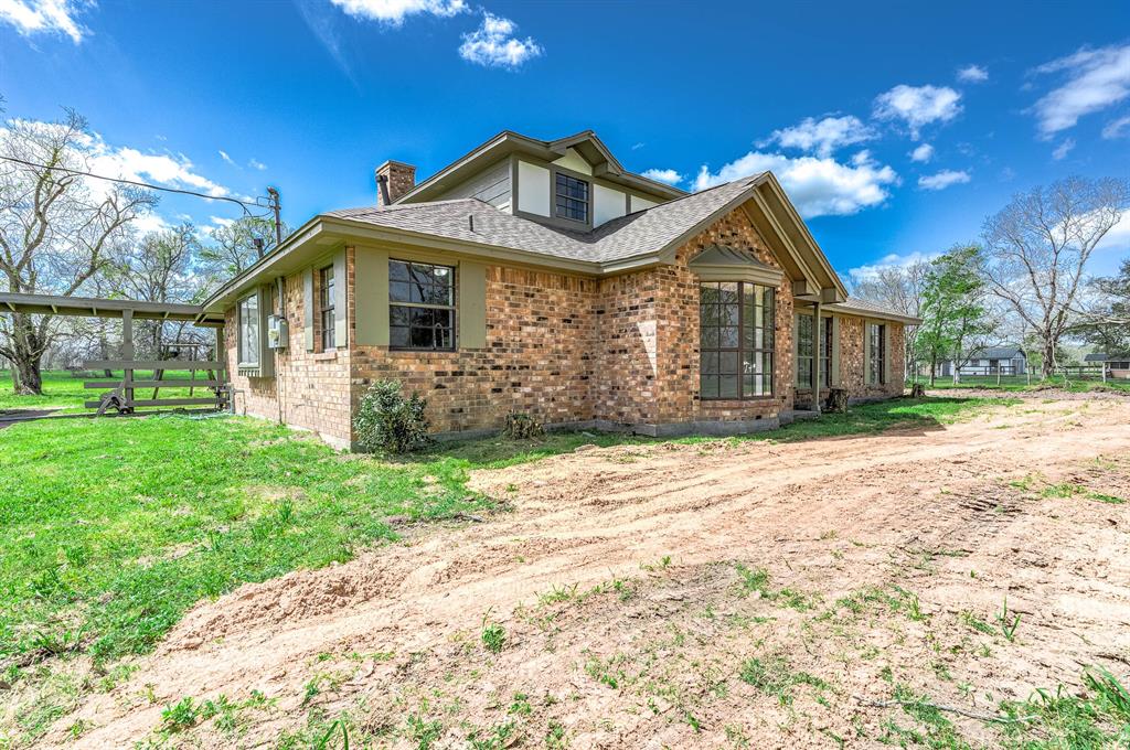 3607 Peach Creek Drive, Wharton, Texas image 4