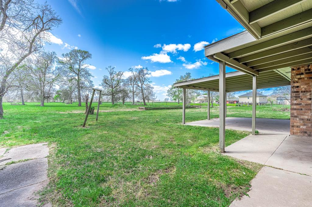 3607 Peach Creek Drive, Wharton, Texas image 33