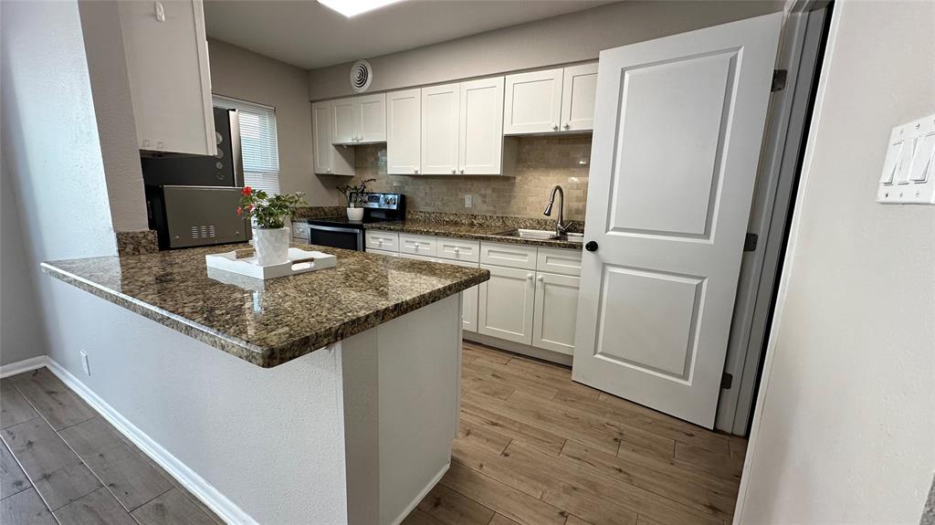 407 Bendwood Drive #38, Houston, Texas image 7