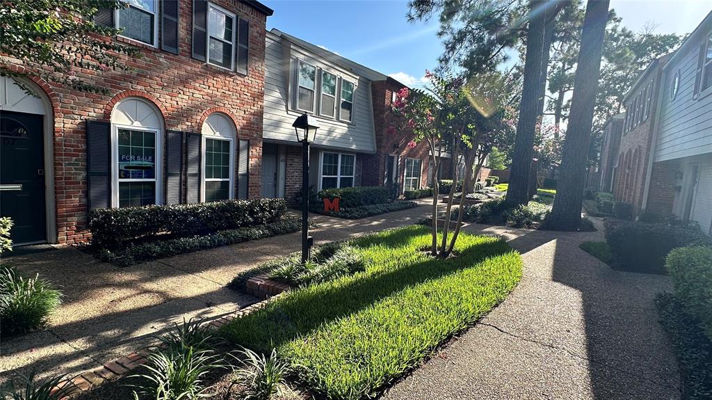 407 Bendwood Drive #38, Houston, Texas image 2