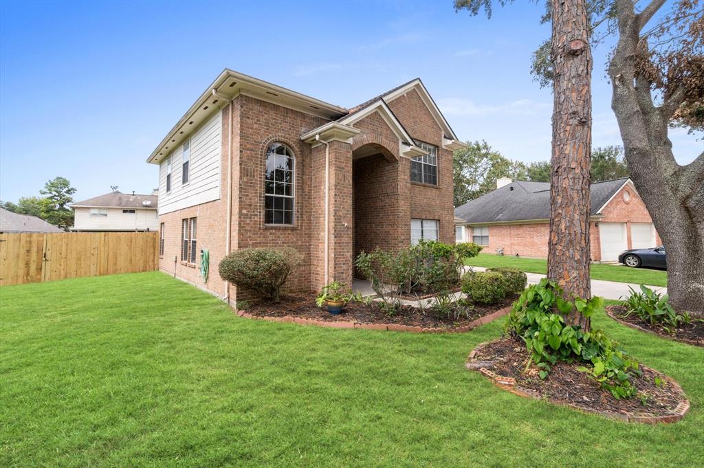 4607 Brookren Court, Pearland, Texas image 2