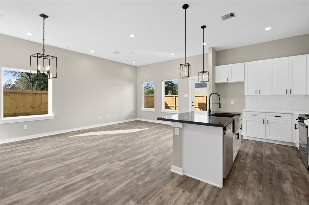 414 Stonework Landing Lane, Houston, Texas image 12