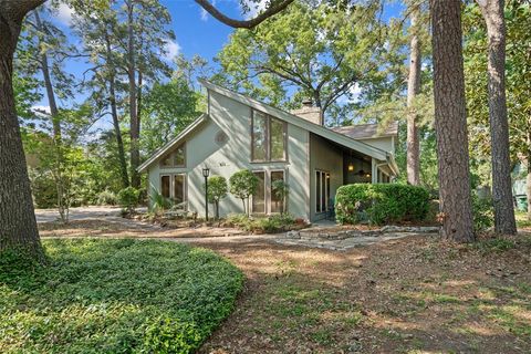 Photo of 611 Saint Andrews Road, Kingwood, TX 77339 (MLS # 90855485)