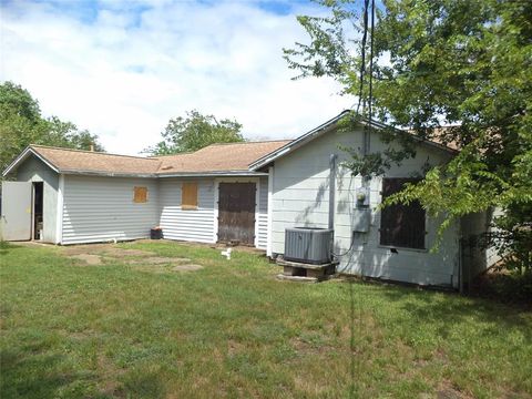 A home in Shoreacres