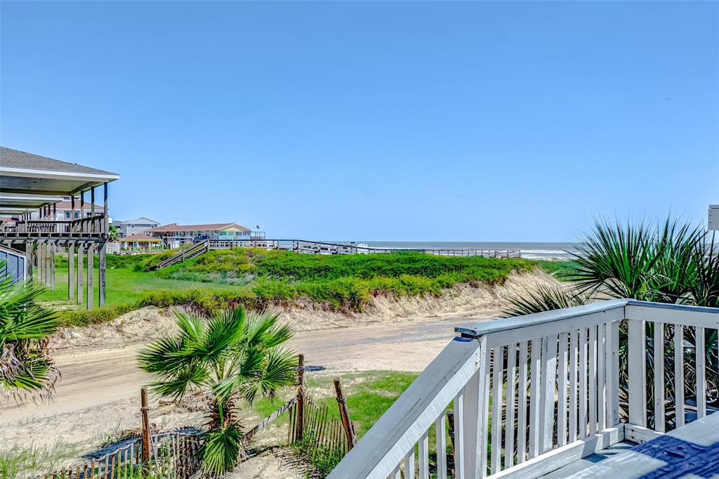 203 Carlton Avenue, Surfside Beach, Texas image 3