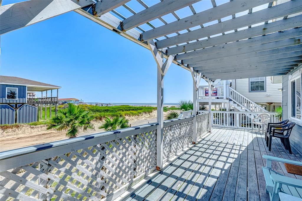 203 Carlton Avenue, Surfside Beach, Texas image 2