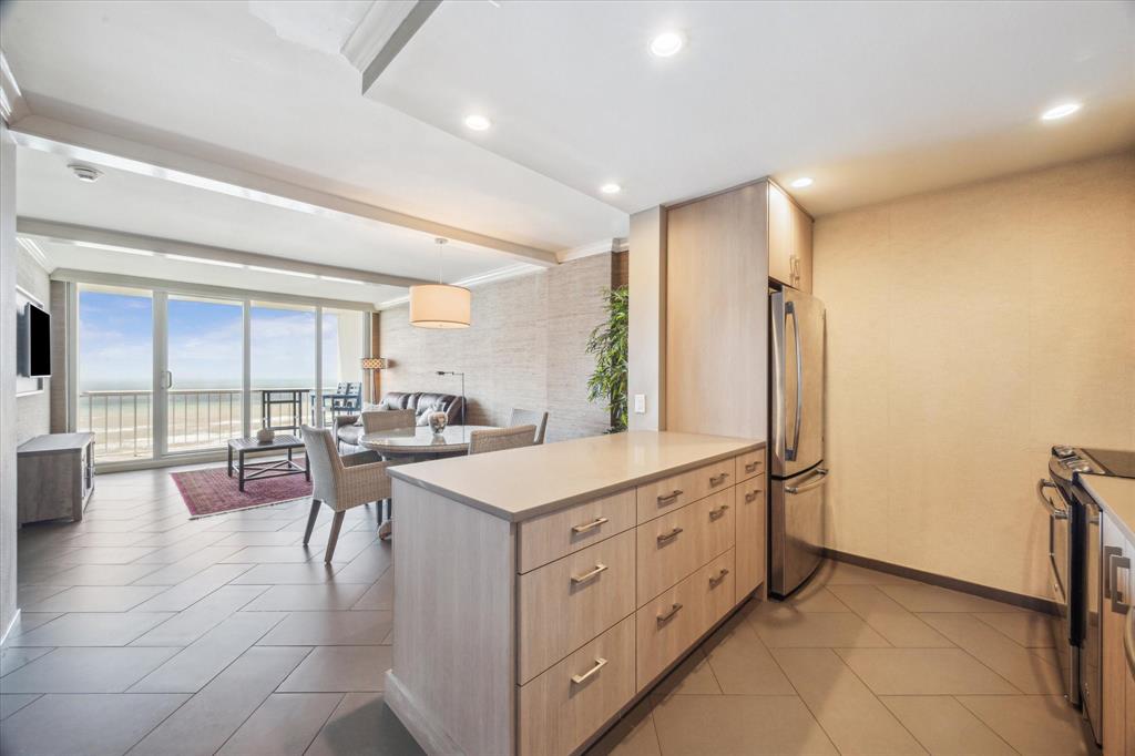 1401 E Beach Drive 1114