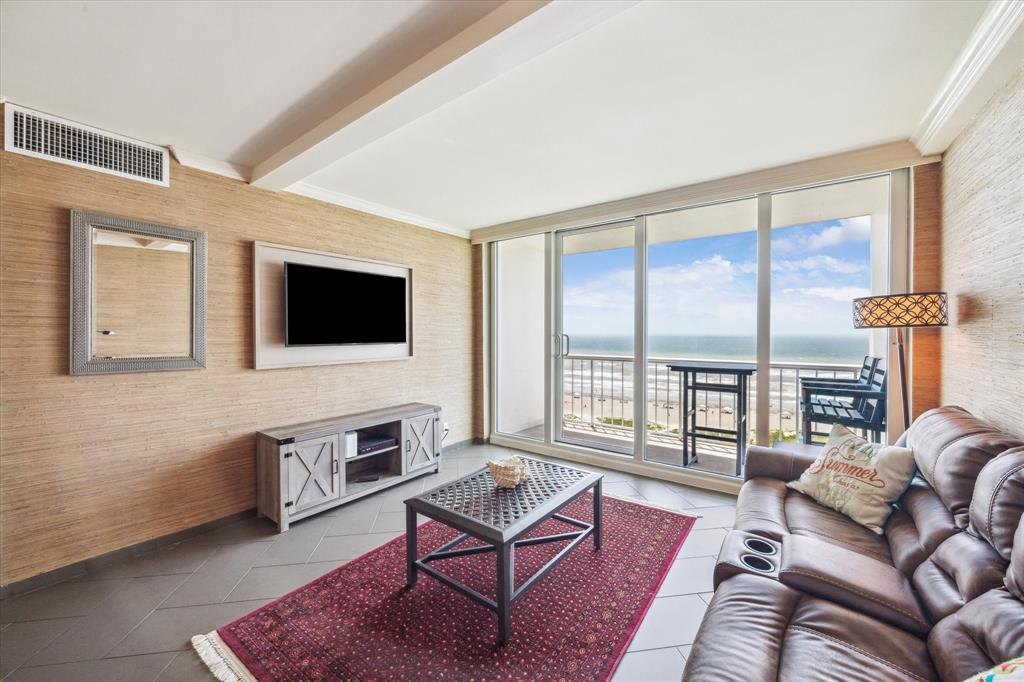 1401 E Beach Drive 1114