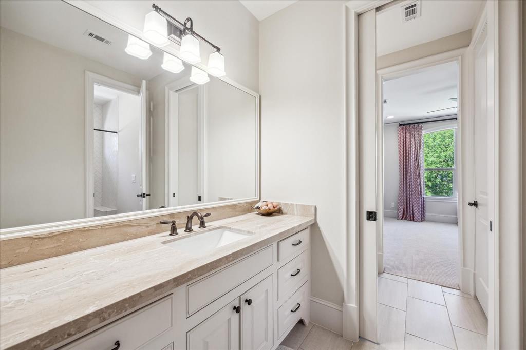 1901 Woodcrest Drive, Houston, Texas image 20
