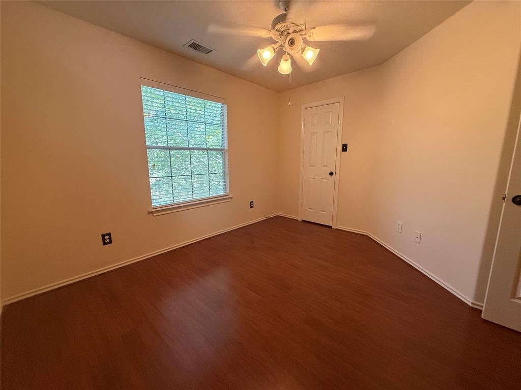 226 W Stedhill Loop, Conroe, Texas image 5