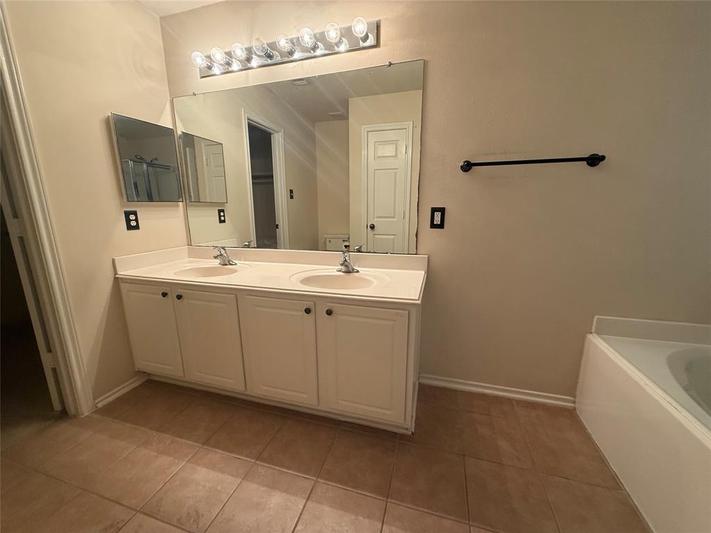 226 W Stedhill Loop, Conroe, Texas image 9