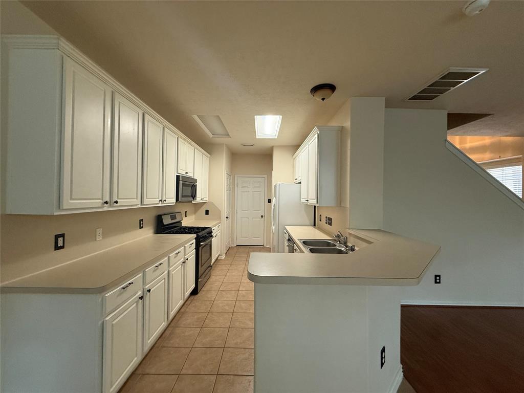 226 W Stedhill Loop, Conroe, Texas image 11