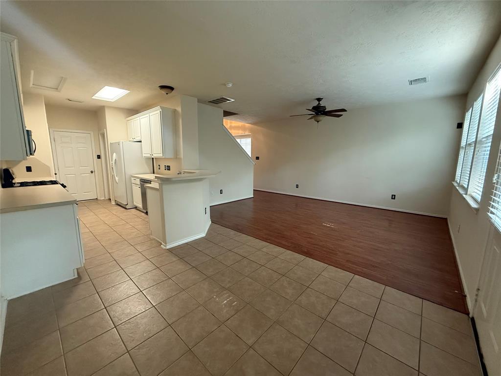 226 W Stedhill Loop, Conroe, Texas image 13