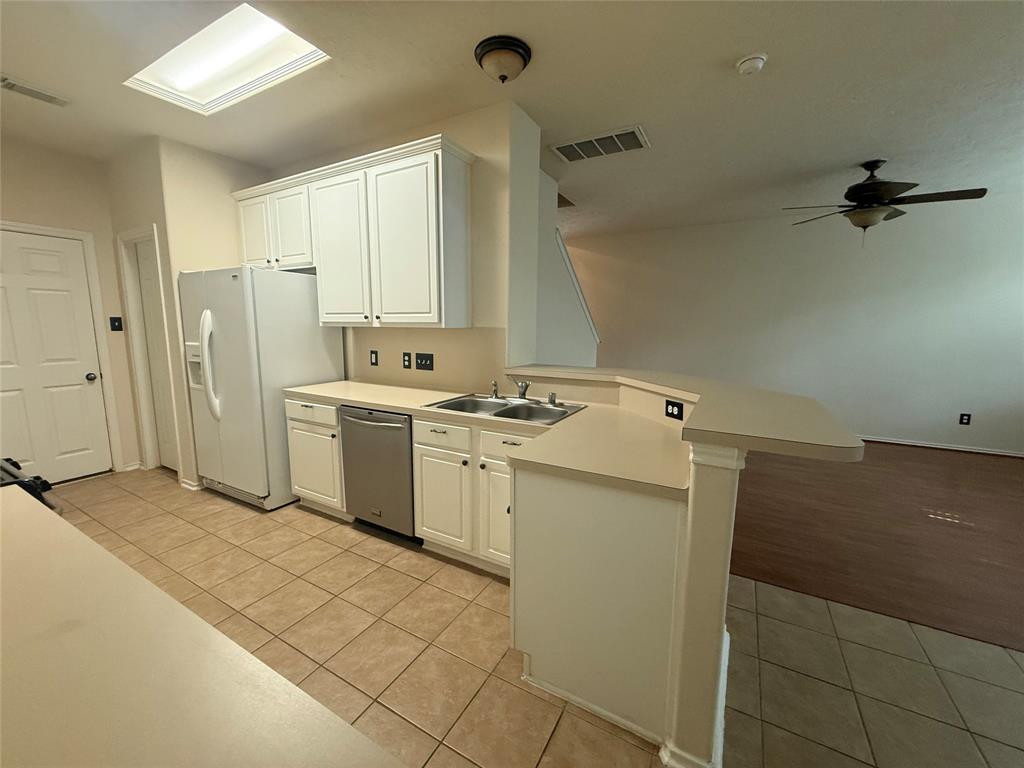 226 W Stedhill Loop, Conroe, Texas image 12